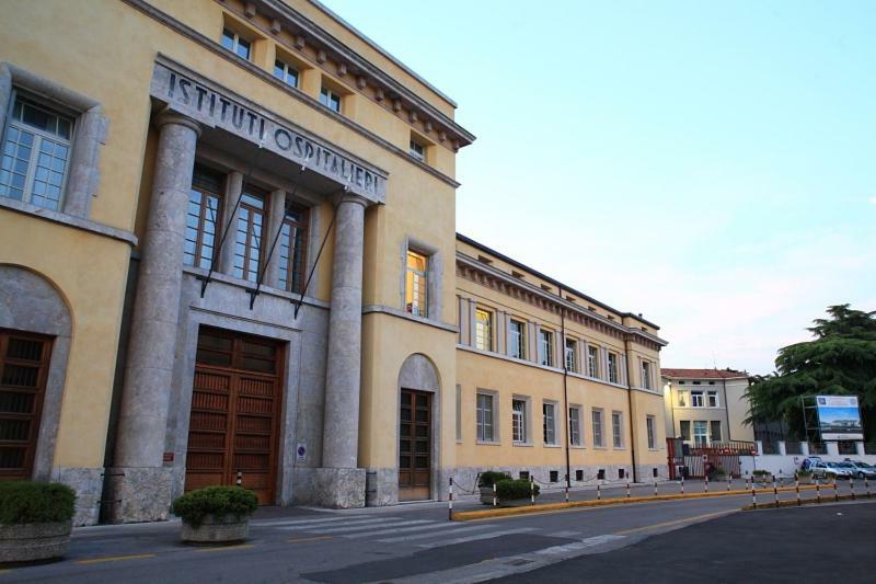 Arcobaleno Affittacamere Verona Bagian luar foto